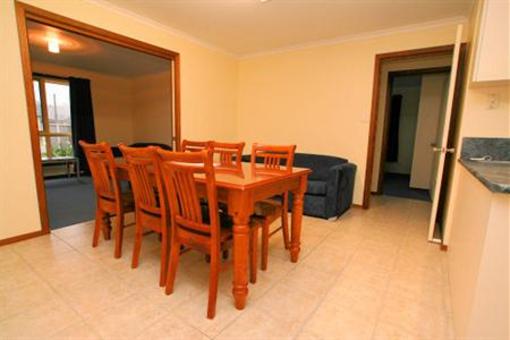 фото отеля All Inn Strahan Holiday Units