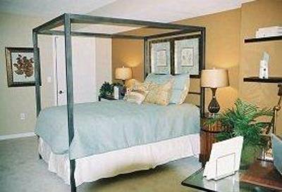 фото отеля Basic Overnight Quarters Concord Crystal City Apartment
