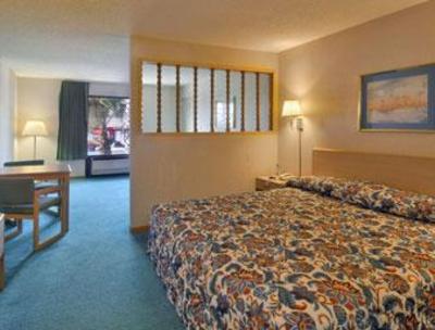 фото отеля Travelodge Lake City