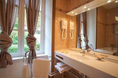 фото отеля Hotel Best Western La Gentilhommiere Satillieu