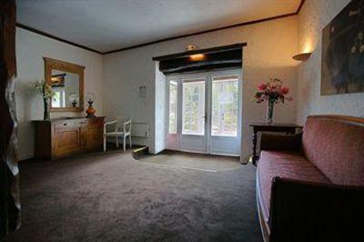 фото отеля Hotel Best Western La Gentilhommiere Satillieu