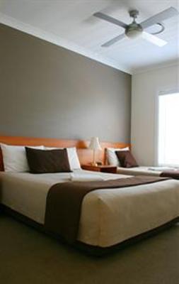 фото отеля Cadman Motor Inn