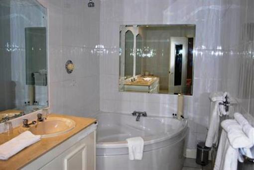 фото отеля The Hibernian Hotel and Leisure Centre
