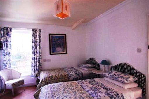 фото отеля Riverbank Guest House
