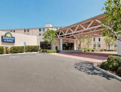 фото отеля Days Inn & Suites Fullerton