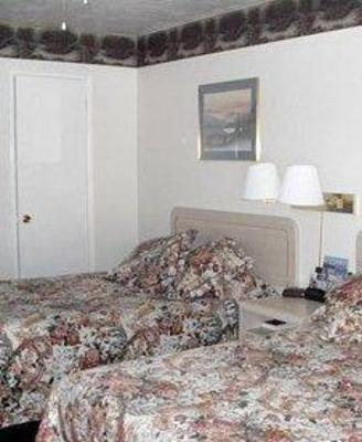 фото отеля Travelers Inn & Suites