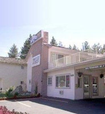 фото отеля Travelers Inn & Suites