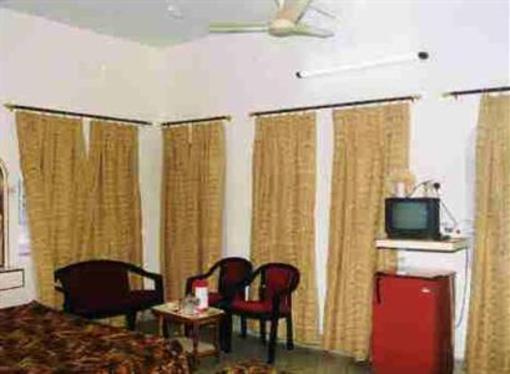 фото отеля Radiant YMCA Tourist Hostel
