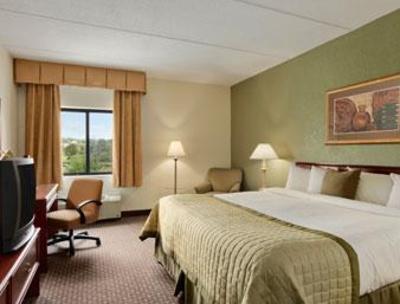 фото отеля Clarion Inn & Suites Knoxville