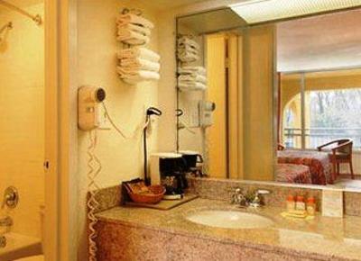 фото отеля Days Inn & Suites Auburn
