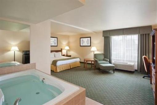 фото отеля Holiday Inn Express Logan