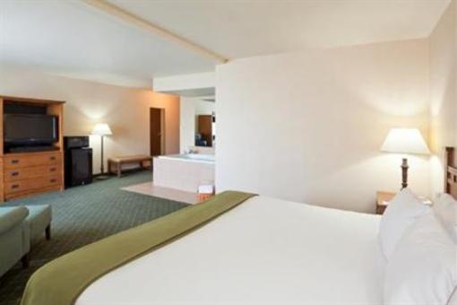 фото отеля Holiday Inn Express Logan