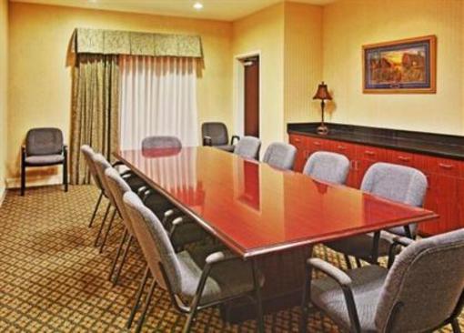фото отеля Holiday Inn Express Hotel & Suites Dyersburg