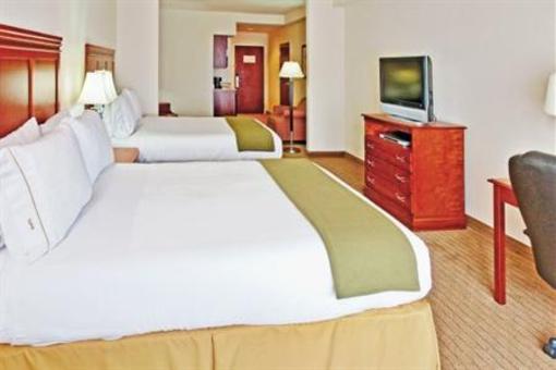 фото отеля Holiday Inn Express Hotel & Suites Dyersburg