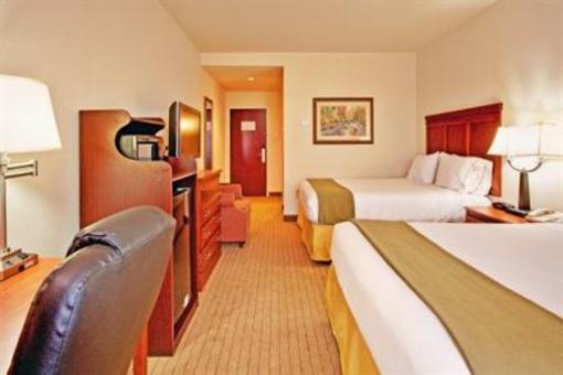 фото отеля Holiday Inn Express Hotel & Suites Dyersburg