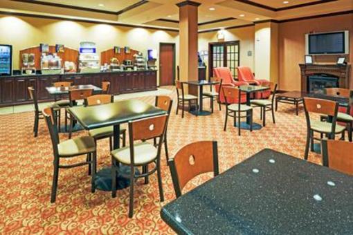 фото отеля Holiday Inn Express Hotel & Suites Athens (Texas)
