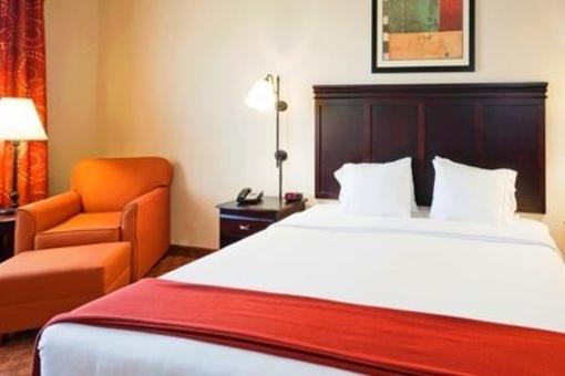 фото отеля Holiday Inn Express Hotel & Suites Athens (Texas)
