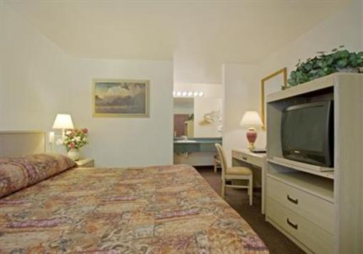 фото отеля Americas Best Value Airport Inn