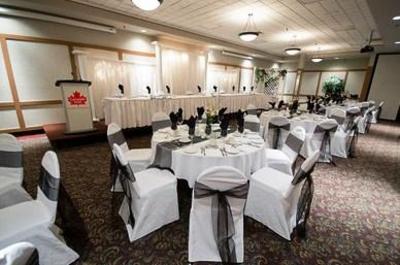фото отеля Canad Inns Destination Centre Transcona