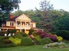 фото отеля The Yellow House on Plott Creek Road