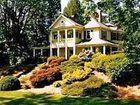 фото отеля The Yellow House on Plott Creek Road