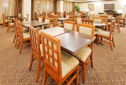 фото отеля Holiday Inn Express Hotel & Suites Seguin