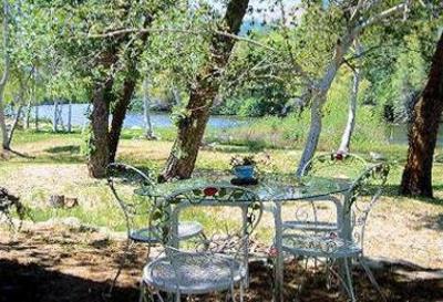 фото отеля Sequoia Riverfront Cabins