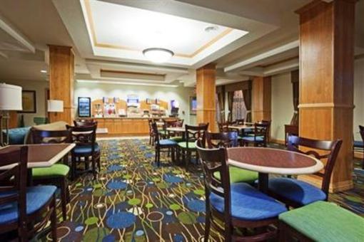 фото отеля Holiday Inn Express Hotel & Suites Antigo