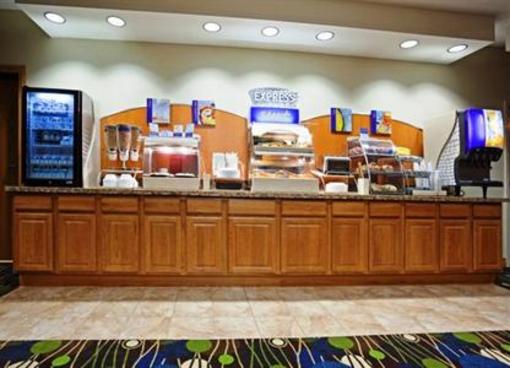 фото отеля Holiday Inn Express Hotel & Suites Antigo
