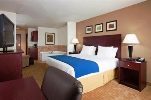 фото отеля Holiday Inn Express Hotel & Suites Antigo
