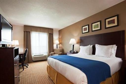 фото отеля Holiday Inn Express Hotel & Suites Antigo