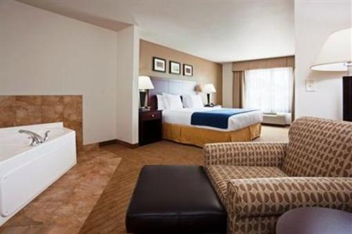 фото отеля Holiday Inn Express Hotel & Suites Antigo