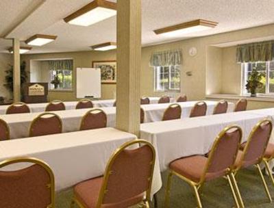 фото отеля Ramada Inn & Suites Costa Mesa Newport Beach