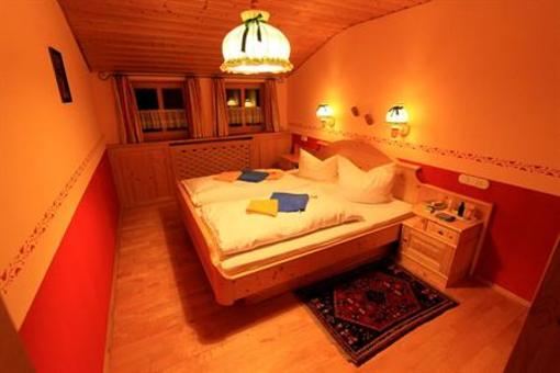 фото отеля Ferienhof Beim Waicher Hotel Ruhpolding