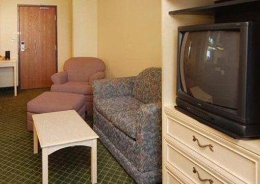 фото отеля Quality Inn & Suites Romulus