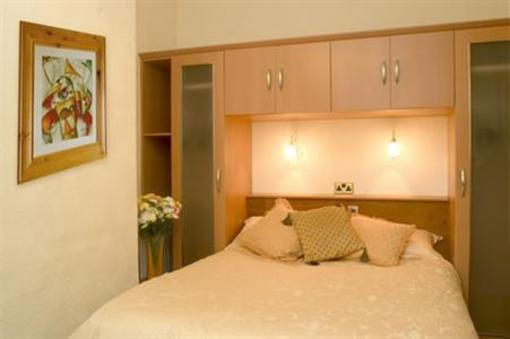 фото отеля Arrandale House & Apartments