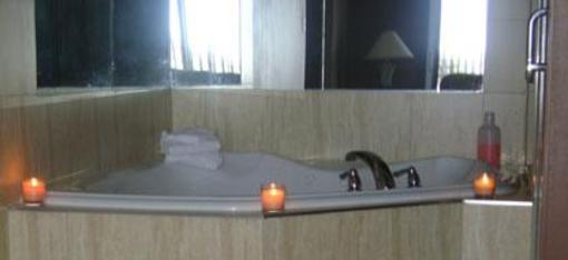 фото отеля Talbot Trail Inn & Suites