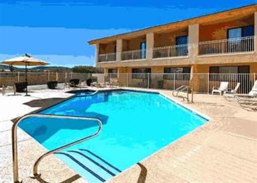 фото отеля Comfort Inn West