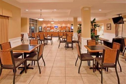 фото отеля Holiday Inn Express & Suites Wichita Airport