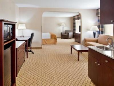 фото отеля Holiday Inn Express & Suites Wichita Airport