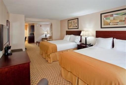 фото отеля Holiday Inn Express & Suites Wichita Airport