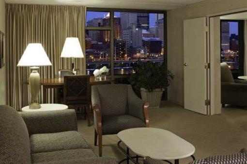 фото отеля Sheraton Station Square Hotel