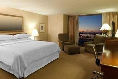 фото отеля Sheraton Station Square Hotel