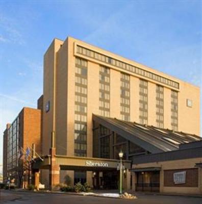 фото отеля Sheraton Station Square Hotel