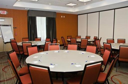 фото отеля Holiday Inn Express Hotel & Suites Columbus - Easton