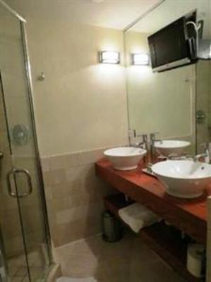 фото отеля Roscoe Village Guesthouse
