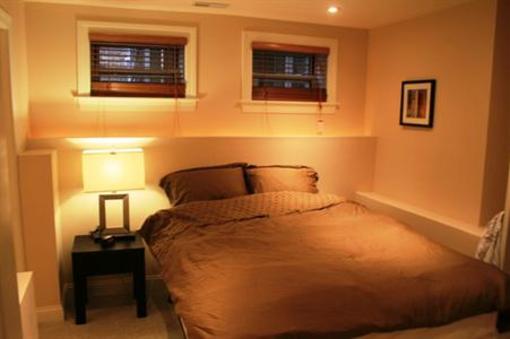 фото отеля Roscoe Village Guesthouse
