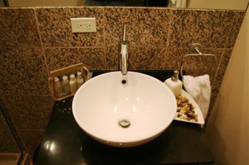 фото отеля Roscoe Village Guesthouse