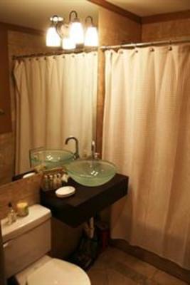 фото отеля Roscoe Village Guesthouse