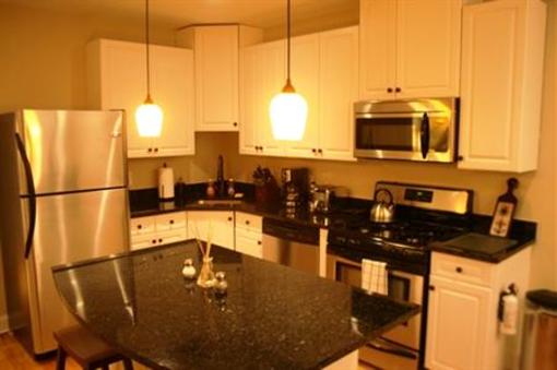 фото отеля Roscoe Village Guesthouse